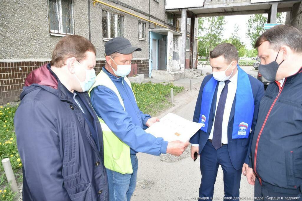 По партийному проекту «Городская среда», 18 мая состоялся выезд во дворы Ленинского района города Екатеринбурга По партийному проекту «Городская среда», 18 мая состоялся выезд во дворы Ленинского района города Екатеринбурга