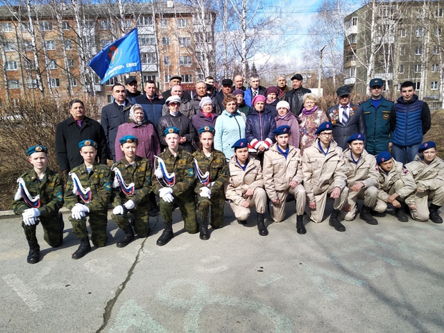 Почетный караул у памятника ликвидаторам аварии на Чернобыльской атомной электростанции Почетный караул у памятника ликвидаторам аварии на Чернобыльской атомной электростанции