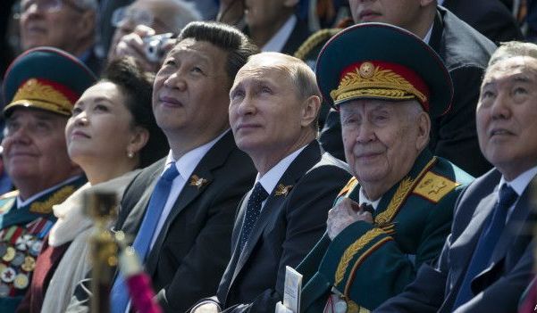 Парад Победы 9-го Мая. Что происходит, или дальтонизм на марше… Парад Победы 9-го Мая. Что происходит, или дальтонизм на марше…