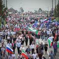 Многотысячный митинг и шествие в честь Дня республики прошли в Грозном (фото)